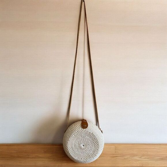 Trending Women's Circular White Cream Rattan Crossbody Bag Natural Floral Lining - Picture 2 of 7